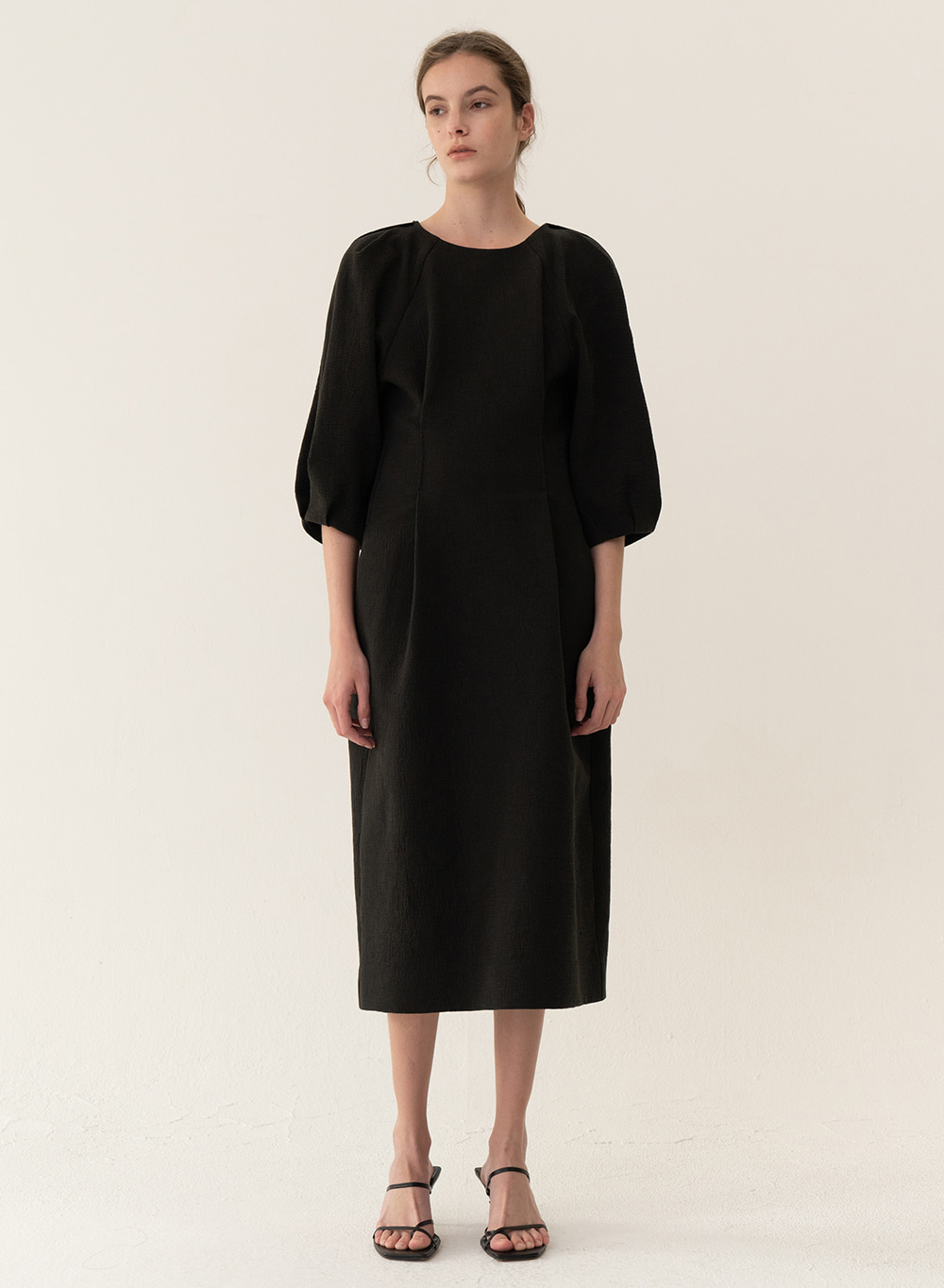[ESSENTIAL] Cocoon Silhouette Dress Black - KINDERSALMON